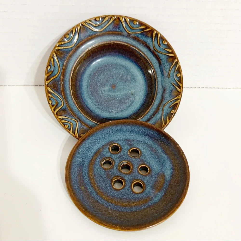 Signed Ceramic Soap Dish w Drain Piece Raised Detailing Along Sides Glazed 🔵🟤 - Picture 5 of 8